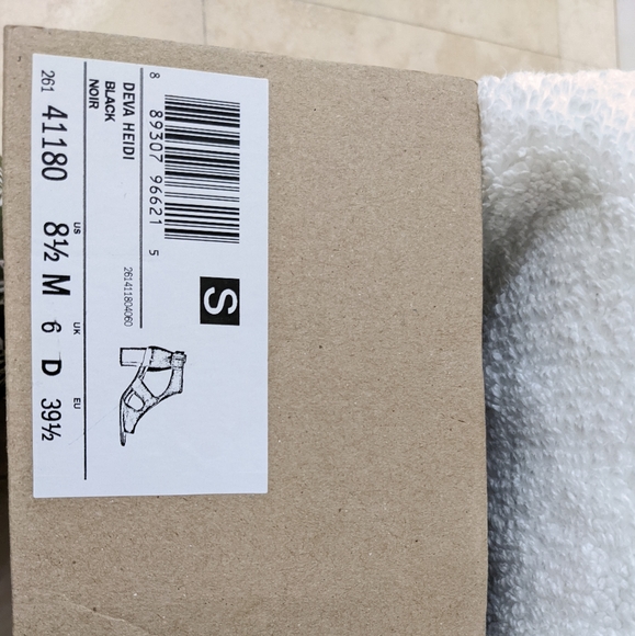 Clarks Deva Heidi open toe  heeled sandals 8.5, 2.5 heel - Picture 9 of 9